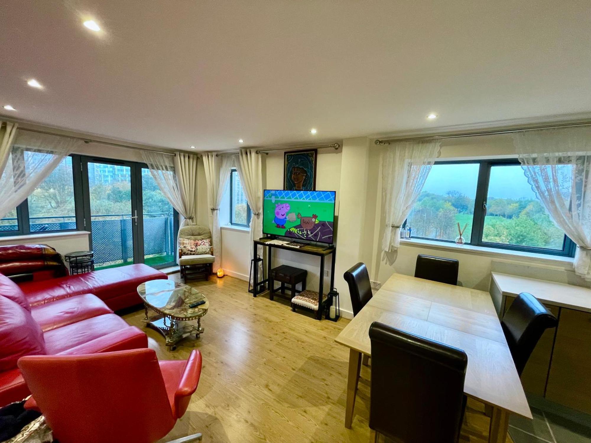 Luxury 2 Bedroom Apartment- Lake View - Free Parking - Wembley Stadium 5Km ロンドン エクステリア 写真